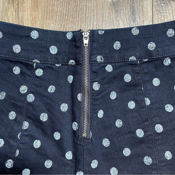 Urban Outfitters Kimchi Blue Back Zip Shorts - Picture 4 of 14